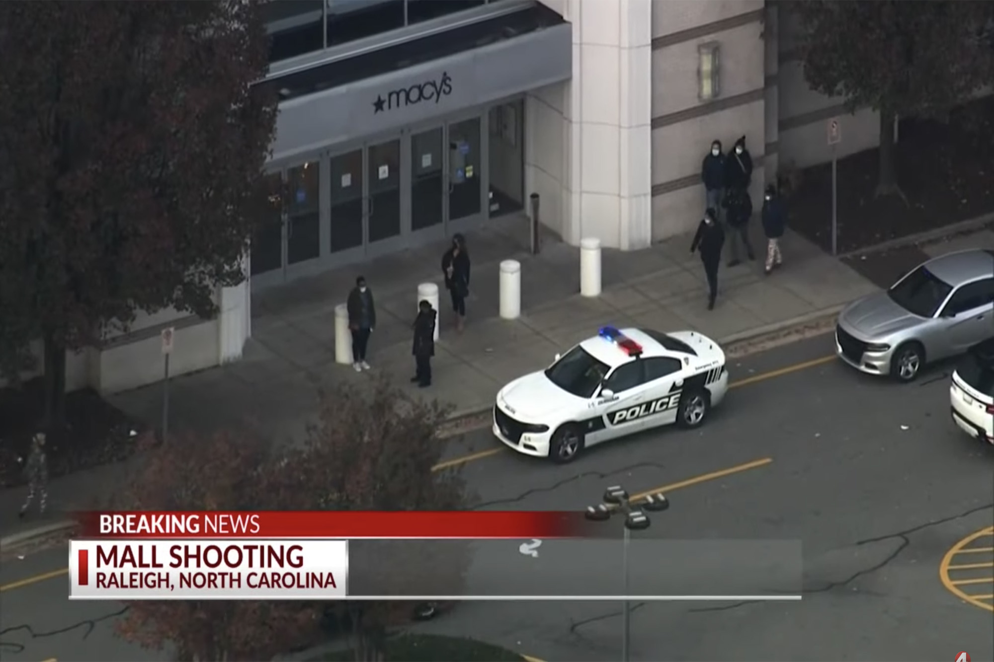 North Carolina, spari al centro commerciale durante il Black Friday: tre feriti tra cui un bambino di 10 anni