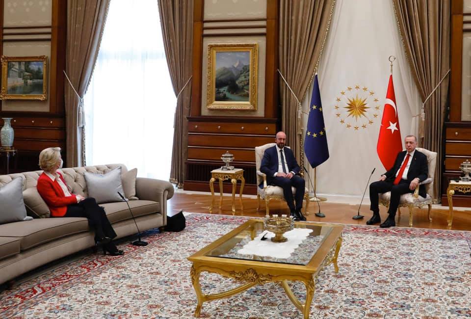 Caso “sofagate”, Ankara smentisce l’UE: «protocollo concordato con Bruxelles»