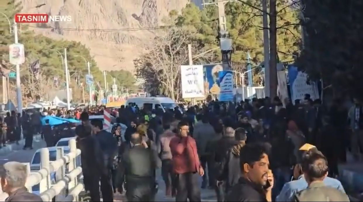 Iran, esplosioni vicino alla tomba di Soleimani: oltre 100 morti