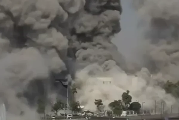 La sede del ministero della difesa siriano colpita dall'attacco di Israele