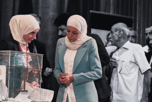 Cittadini siriani si recano alle urne per le prime elezioni dopo la caduta di Assad